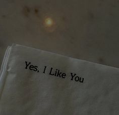 a napkin with the words yes, i like you written on it