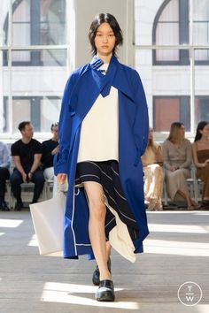 Tagwalk: The Fashion Search Engine Celebrity Culture, Blue Coat, Vogue Australia, Fashion Week Runway, Spring Fashion Trends, Vogue Runway, Runway Collection, New York Fashion Week