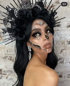 Black Queen Makeup, Mexican Halloween Costume, Catrina Costume, Disney Eye Makeup, Skull Makeup Tutorial, Halloween Makeup Sugar Skull, Sheriff Callie, Crystal Party, Rhinestone Makeup