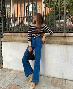 Outfit With Flare Jeans, Outfits With Flares, Flare Jean Outfit, Style Flare Jeans, Fall Fashion Staples, Jean Flare, Soft Classic, Looks Street Style