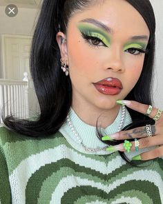 Puerto Rican Makeup, Trucco Glam, Model Core, Female Makeup, Makeup Challenge, Cute Eye Makeup, Rave Makeup, Green Makeup