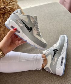 Nike Sneakers Women, Walk This Way, Sneakers Women, Hot Sneakers, Nike Shoes Women, Pretty Shoes, Nike Sneakers, Casual Shoes Women