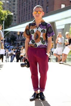 Arican print updating the resort shirt at #NYFW to confirm a big print trend we’ve been seeing at the menswear trade shows this season. The contrast purple turn-up on those wine red trousers nicely references the shirt colours, and the rainbow mirror shades add an unexpected sporty technical edge.  WGSN street shot, New York Fashion Week Red Trousers, Resort Shirt, Men Street Fashion, Mens Wear, Print Trends, New Wardrobe, Trade Show, Mens Street Style, Fashion Week Spring