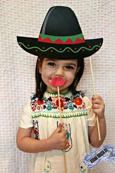 Fiesta mexicana, sombrero y labios para foto Fiesta Theme, Mexican Crafts, Boda Mexicana, Fiesta Birthday