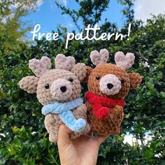 two crocheted teddy bears holding each other in their arms with the caption free pattern