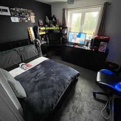 Small Room Setup, Mens Room Decor, Sneakerhead Room, Mens Bedroom Decor, Hypebeast Room, Bedroom Redesign, Bedroom Design Inspiration, Chill Room, Apartment Living Room Design