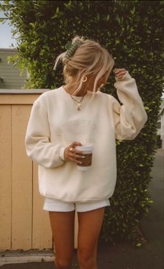 Estilo Rachel Green, Surfergirl Style, Looks Chic, 가을 패션, White Fox, Cute Sweaters, Mode Inspiration, Looks Style