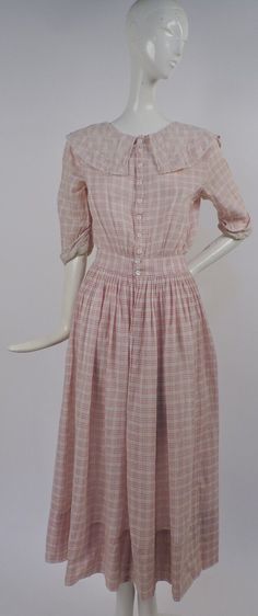 EDWARDIAN PINK & WHITE PRINT COTTON DAY DRESS W NET COLLAR | eBay Edwardian Style Dress, Vintage House Dress, Edwardian Fashion Dresses, Clothing Line Ideas, The Edwardian Era, Teen Dress, Pastel Dress, Net Lace, Edwardian Style