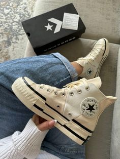 Outfit Con Converse, Converse Collection, Cute Casual Shoes, Converse Aesthetic, Pretty Shoes Sneakers, Hype Shoes