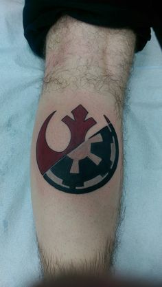 a star wars tattoo on the leg of a man