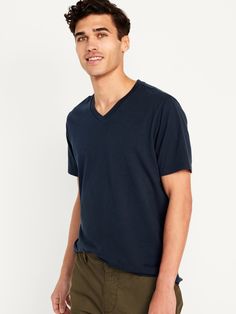 v-neck short sleeves relaxed fit hits below waist model is approx.  6'1" and wears a size m Casual Blue V-neck T-shirt, Casual Cotton V-neck T-shirt, Basic Blue V-neck T-shirt, Blue Cotton V-neck T-shirt, Holiday Gifts For Men, Old Navy Men, Big And Tall, Gift For Men, Rib Knit