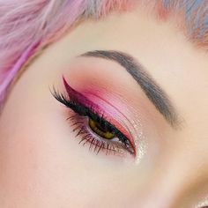 Eyeliner Trends, Pink Eyeliner, Party Make-up, Pastel Makeup, Drag Make-up, Kajal Eyeliner, Bright Makeup, Make Up Inspiration, Beauty Make-up