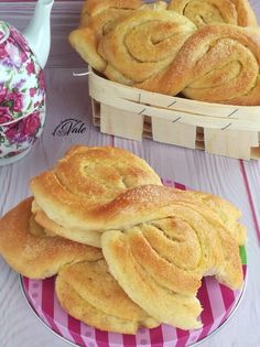 there are many breads on the table and one is cut in half to look like spirals