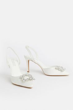 Style: Strappy HeelsDesign: PlainFabric: Faux Leather Civil Wedding Shoes, White Slingback Heels, Bridal Era, Sling Back Shoes, Back Shoes, Bridal Heels, Civil Wedding, Pierced Jewelry, Slingback Heel