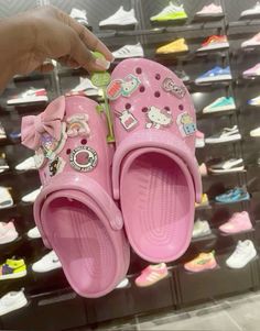 Pink Croc Outfits, Pink Crocs Aesthetic, Crocs Aesthetic, Nike Shoes Women Fashion, New Crocs, Crocs Pink, Pink Crocs, Crocs Fashion