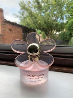 Koleksi Parfum, Love Perfume, Pretty Perfume Bottles, Perfume Body Spray, Daisy Love, Perfume Collection Fragrance, Bath And Body Works Perfume, Body Smells