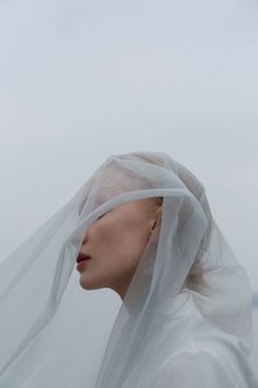 a woman wearing a veil on her head