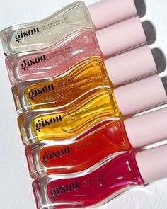 #gisou#gisouoil Lip Gloss Collection, Gloss Labial, Fancy Makeup, Lip Glosses, Makeup Items, Makati, Lip Oil, Cute Makeup