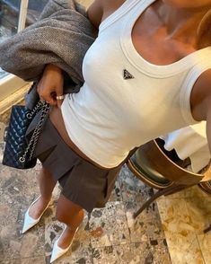 Kitten Heels Outfit, Soya Mumu, Looks Pinterest, Quoi Porter, Heels Outfits, Gisele Bündchen, Miniskirt Outfits, Italian Outfits, Outfit Trends