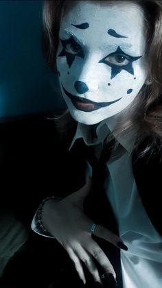 Face Paint Aesthetic Ideas, Halloween Makeup White Face, Black And White Face Paint Ideas, Makeup Ideas Face Paint, Clowncore Black And White, Simple Clown Makeup Men, Mime Makeup Men, Jester Face Paint