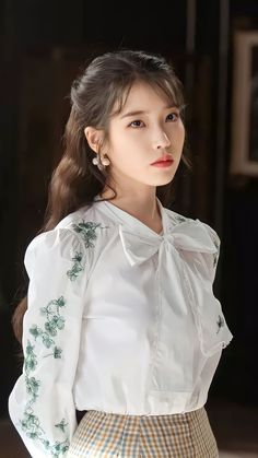 Iu Wallpaper Aesthetic, Popular Singers, Iu Wallpaper, Lee Jieun, Girlfriend Material, Female Idols, Wallpaper Kpop, Kpop Kdrama