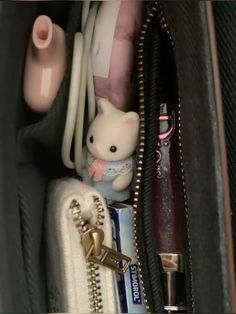 Pink Core, Mazzy Star, 사진 촬영 포즈, What In My Bag, Baby Boomer, Sylvanian Families, Essential Bag