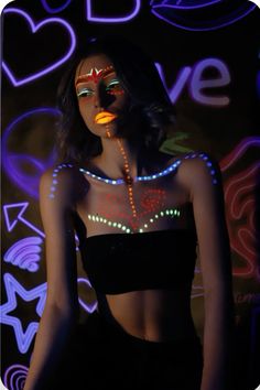 Glow Paint Makeup Ideas, Glow Party Makeup Ideas, Uv Party Outfit, Glow Party Makeup, Glow In The Dark Party Outfit, Neon Party Ideas Outfit