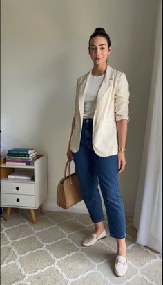 Bussines Casual Women Outfits, Winter Church Outfits, Bussines Casual Woman, Blazer Casual Outfit, Carpet Ideas 2023, Look Office, Carpet Ideas, Office Casual Outfit, Elegante Casual