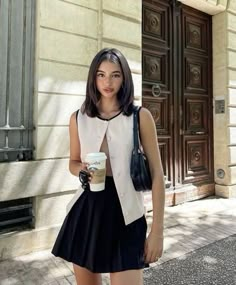 Nice Brunch Outfit, Low Rise Skirt Outfit, Model Off Duty Outfits, Bella Hadid Outfits, Baggy Pants, Chic Fashion, Looks Style, Casual Style Outfits, Taipei