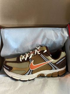 Nike Zoom Vomero 5, Zoom Vomero 5, Pretty Sneakers, Vomero 5, Trendy Shoes Sneakers, Dr Shoes, Pretty Shoes Sneakers, Kicks Shoes