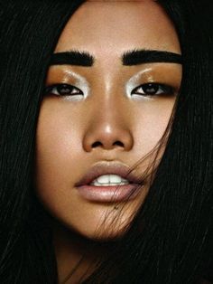 Glossy eyes Glossy Lids, Glossy Makeup, White Makeup, Beauty Editorial, Creative Makeup, Artistry Makeup