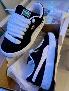 Nike Suede Shoes, Pretty Sneakers, Trendy Shoes Sneakers, Kicks Shoes, Pretty Shoes Sneakers, Sneakers Looks, Cute Nike Shoes, Cute Sneakers, Hype Shoes