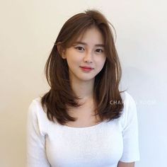 Pelo Color Vino, Onion Hair, Morden House, Hair Style Korea, Layered Haircuts For Medium Hair, Layered Cut, Bangs With Medium Hair, Asian Short Hair