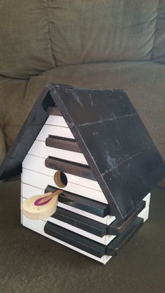 a bird house made out of piano keys