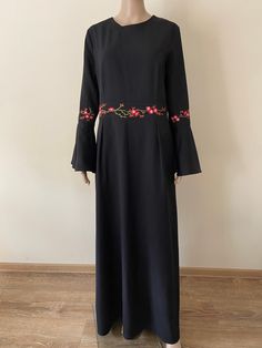 This is a lovely vintage black boho style dress, size L Vintage condition is perfect  Measurements below  Shoulders 40cm Pit to pit 52 Sleeve length 46  Length 143  The mannequin in the pictures is size Xs and 170 cm tall  Worldwide shipping included with Tracking number Long Black Abaya For Spring, Black Long Abaya For Spring, Spring Black Maxi Dress With Kimono Sleeves, Black Maxi Dress With Kimono Sleeves For Spring, Spring Black Maxi Length Abaya, Spring Black Long Abaya, Black Flowy Maxi Dress Modest Style, Vintage Black Maxi Dress, Black Flowy Maxi Dress With Kimono Sleeves