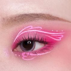 Makeup Looks With Pink Eyeliner, Pink And White Eyeliner, Pink Graphic Eyeliner, Rose Eyeliner, Pink Graphic Liner, Mecca Makeup, Pink Eyeliner, Pink Eye Makeup