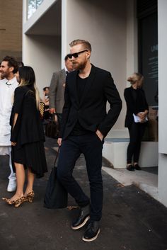 Nice style all in black Black Blazer Men, A Man In A Suit, Man In A Suit, Man In Black, Mode Inspo