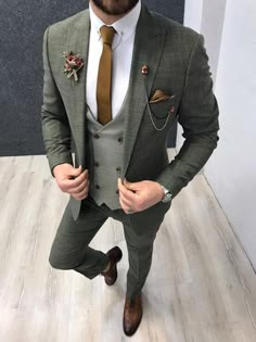 Suit Graduation, Graduation Suit, Green Suit Men, Green Wedding Suit, Khaki Suit, Wedding Groomsmen Attire, Stylish Mens Suits, Mens Wedding Attire, Groom Wedding Attire