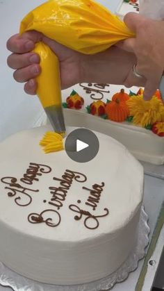 Flowers Cake Design, Pittsburgh Food, Flower Cake Design, Thanksgiving Cakes, Baking Videos, Flowers Cake, Cake Decorating Videos, Beautiful Desserts, Dessert Options