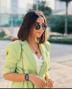 Mostlysane Haircut, College Farewell Outfits Western, Farewell Outfits Western, Summer Outfits Indian, Prajakta Koli, Dress Outfits Casual, Work Outfits Casual, Girls Dresses Diy