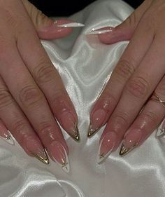 Almond Shaped Gold Nails, Pink White And Gold Almond Nails, Gold Tip Nails Almond, Classy Champagne Nails, Hoco Nails Almond Shape, Birthday Nails Long Almond, Trendy Gel X Nails, Cute Almond Nails Design Christmas, Nail Inspo For Wedding