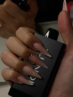 Elegant Almond Shaped Nails, Nails 2024 Stiletto, Nail Inspo Stilleto, Nail Inspo Stiletto, Simple Stiletto Nails, Stiletto Nail Art, Wow Nails, Punk Nails