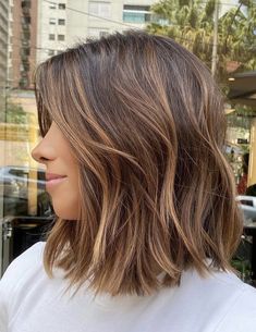 Short Hair Highlights, Blonde Hair Transformations, Brown Hair Inspo, Brunette Hair With Highlights, Short Brown Hair, Brown Hair With Blonde Highlights, Brunette Balayage Hair, Brown Hair Balayage