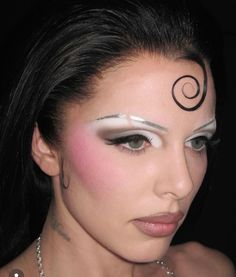 Julia Fox Aesthetic, Fox Aesthetic, Fox Makeup, Julia Fox, High Fashion Makeup, Avant Garde Makeup, Best Selling Author