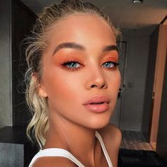 Monochromatic Makeup Looks, Thanksgiving Makeup Looks, Coral Makeup, Peachy Eyeshadow, Monochromatic Makeup, Orange Eye Makeup, Orange Eyeshadow, Makeup Looks For Green Eyes