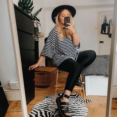 Black Leggings Outfits, Lily Melrose, Look Legging, Outfits Curvy, Black Leggings Outfit, Leggings Outfits, Legging Outfits, Alt Fashion, Curvy Outfits