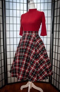 Haute Circle Skirt - Flannel, Black Plaid Vintage Circle Skirt, 1950s Winter Fashion, Sweater Skirt Combo, Autumn Sewing, Circle Skirt Outfits, 50s Skirt, Bianca Dress, Circle Skirts, Dress Sweetheart Neckline