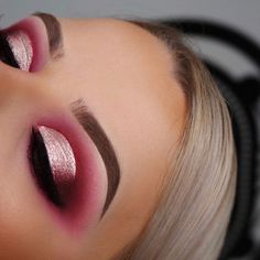 Rosa Make-up, Huda Beauty Desert Dusk, Eyeliner Tips, Makeup 2018, Pink Eye Makeup, Smink Inspiration, Glitter Eyeliner, Palette Makeup