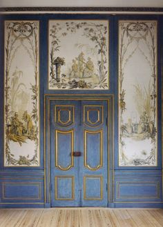 an empty room with blue doors and wallpaper on the walls is pictured in this image