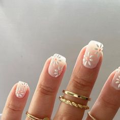 Colourful Square Acrylic Nails, Subtle Pretty Nails, Short Spring Nails Simple, Simple Short Nail Designs Spring, Rounded Nail Designs Summer, Nail Art Square Shape Short, Spring Nail Ideas For Short Nails, Very Short Spring Nails, Basic Spring Nails Simple